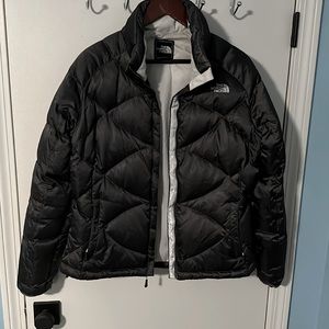 Black North Face Women’s 550 puffer jacket. Size large.